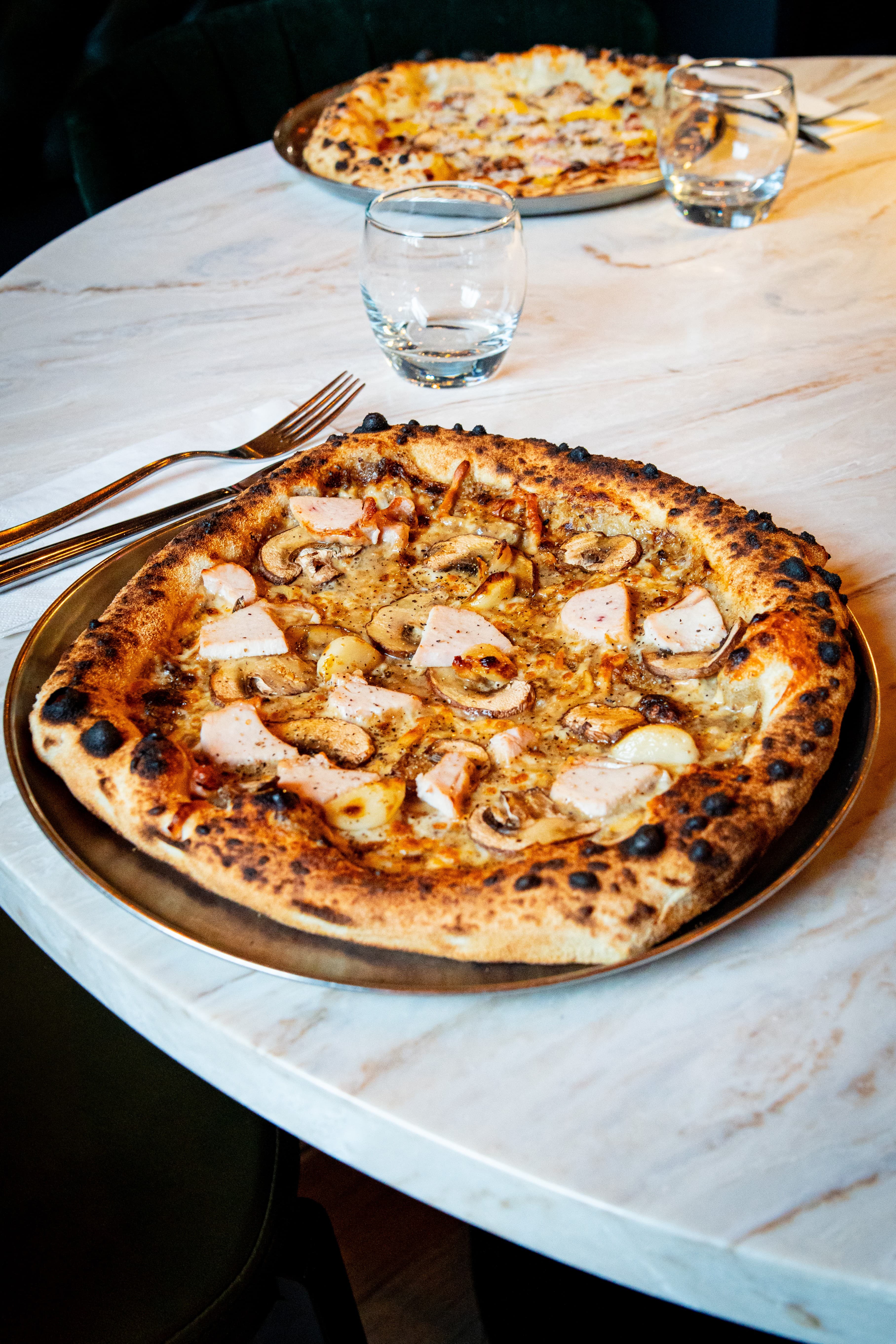 Signature ham pizza 